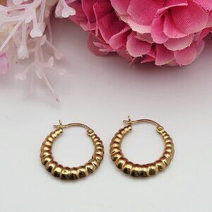 Vintage AAJ 10K Yellow Gold Hoop Earrings 20mm Scallop Textured Hinged